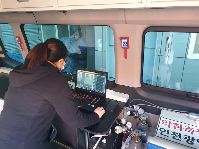 [기획]맑은_하늘,_상쾌한_공기_대기오염물질측정차량_(2).jpg 이미지